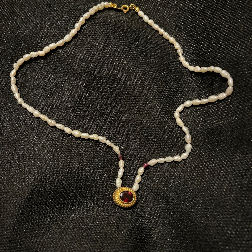 Elegant Pearl Necklace With Gold And Red Pendant - image 4